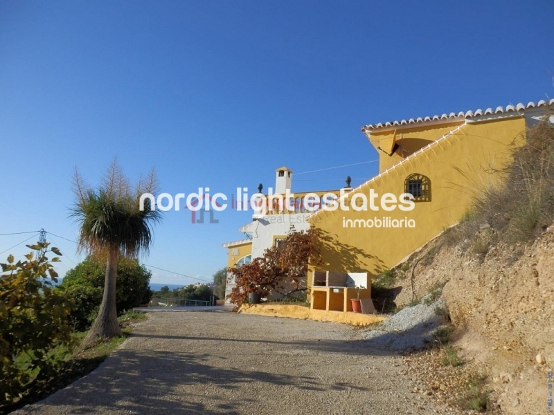 Similar properties Lovely villa on a plot of 5000 sqm in Nerja 