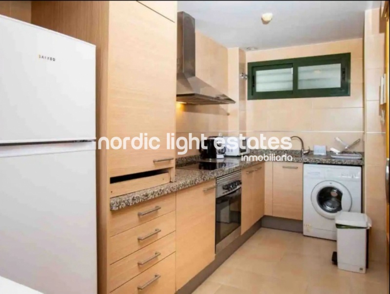 Espléndido y moderno apartamento con parking privado en Nerja