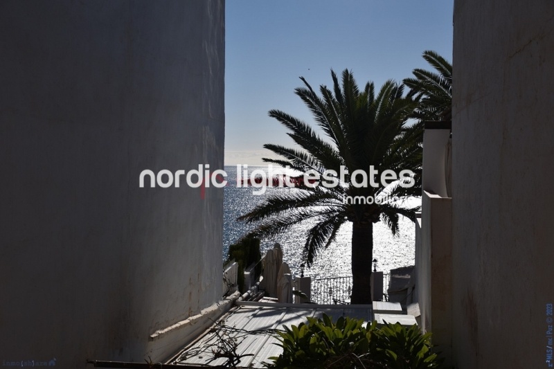 House in the historic centre with panoramic sea views