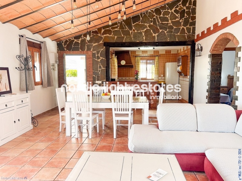 Exquisita villa de campo con 4 dormitorios en Frigiliana