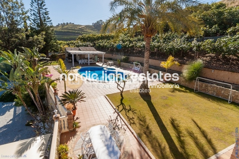 Propiedades similares Villa de lujo en Nerja, 2 salones, 2 cocinas