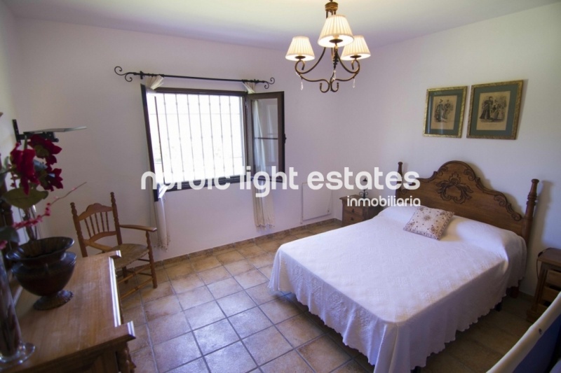 Marvellous country house with splendid gardens in Torrox 