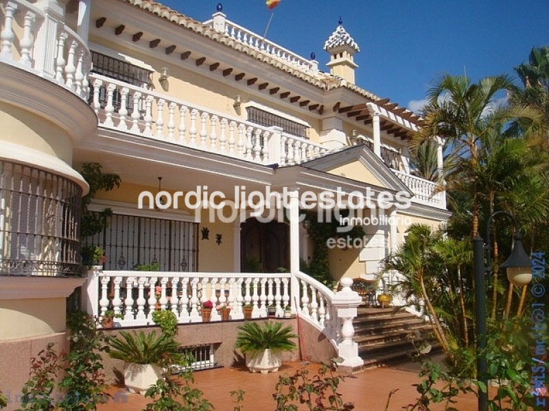 Gorgeous villa (before a hotel) 11 beds/8 baths Torre del Mar