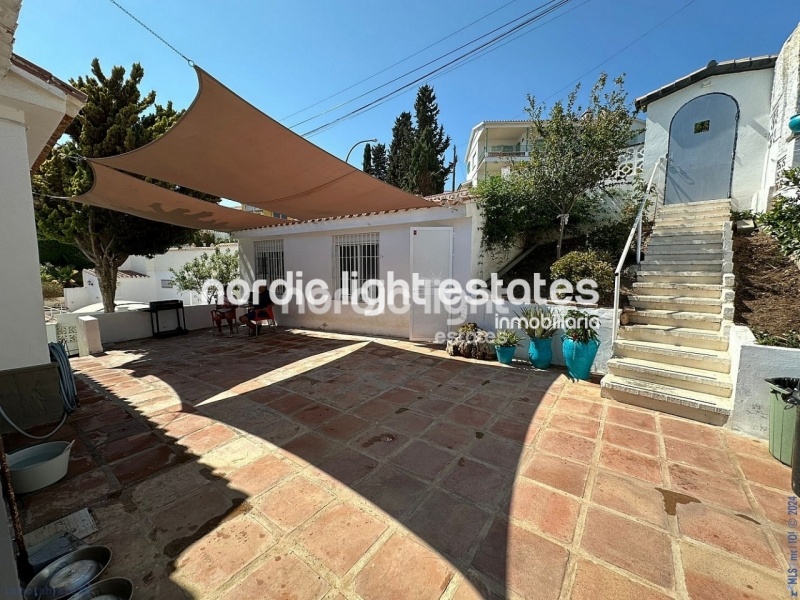 Moderna villa independiente a solo 500 metros de la playa en Benajarafe