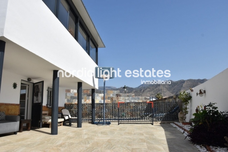 Villa in Nerja with 2 lounges and 2 kitchens