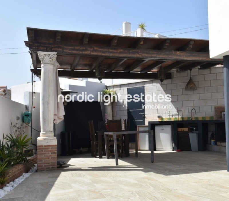 Villa en Nerja con 2 salones y 2 cocinas