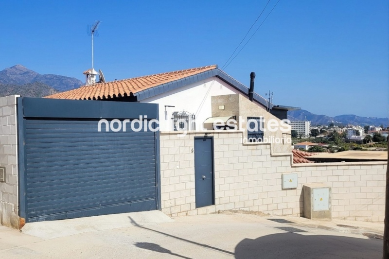 Villa en Nerja con 2 salones y 2 cocinas