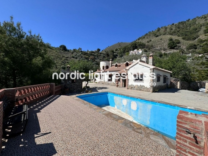 Exclusive country villa 4 bedrooms in Competa