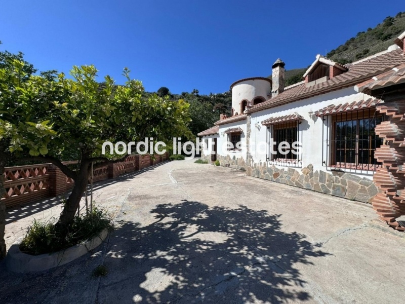 Exclusive country villa 4 bedrooms in Competa