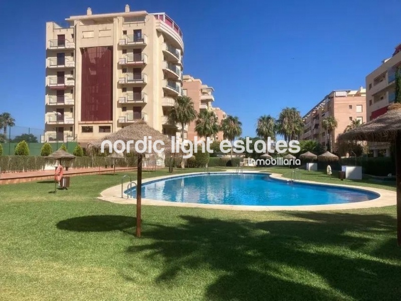 Elegante apartamento con preciosa terraza, parking y trastero en Torre del Mar