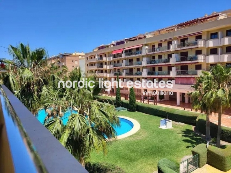 Elegante apartamento con preciosa terraza, parking y trastero en Torre del Mar