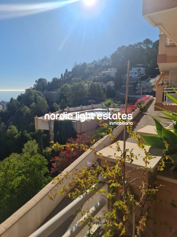 Ultra moderno apartamento con vistas panorámicas al mar en Almuñécar 