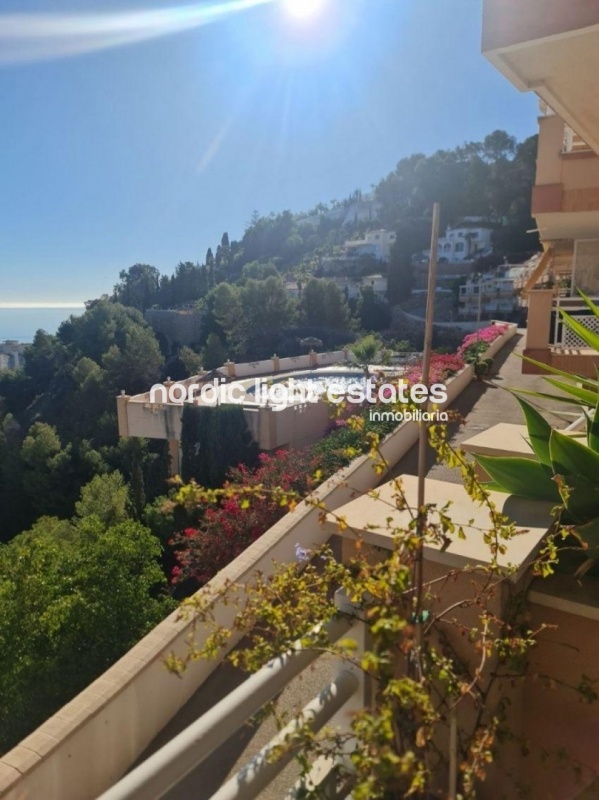 Ultra moderno apartamento con vistas panorámicas al mar en Almuñécar 