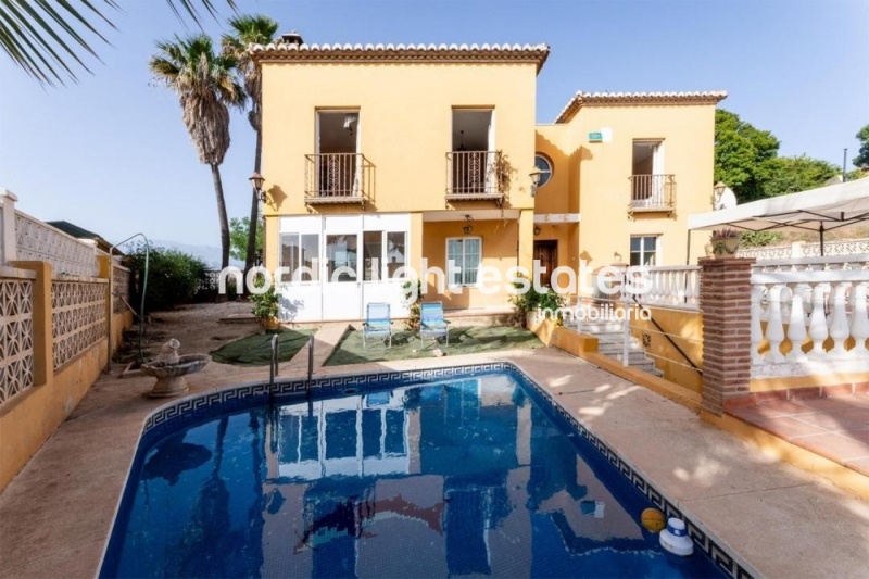 Spacious villa 3 beds, 3 baths in Torre del Mar