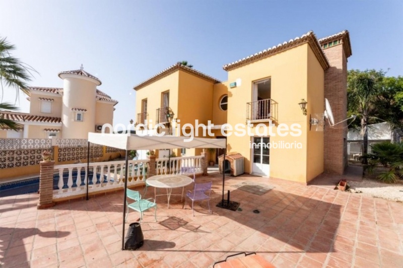 Spacious villa 3 beds, 3 baths in Torre del Mar