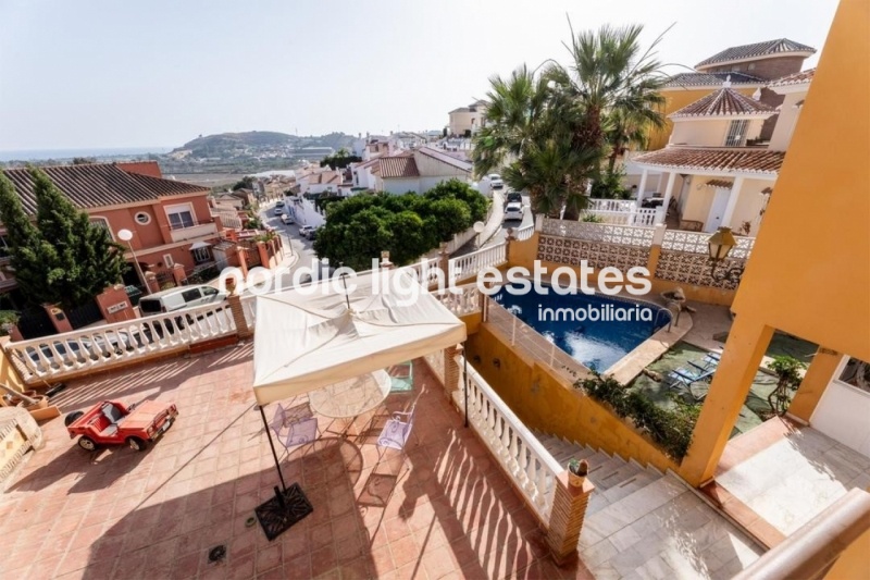 Spacious villa 3 beds, 3 baths in Torre del Mar