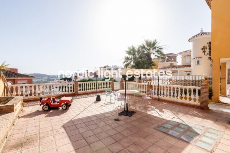 Spacious villa 3 beds, 3 baths in Torre del Mar