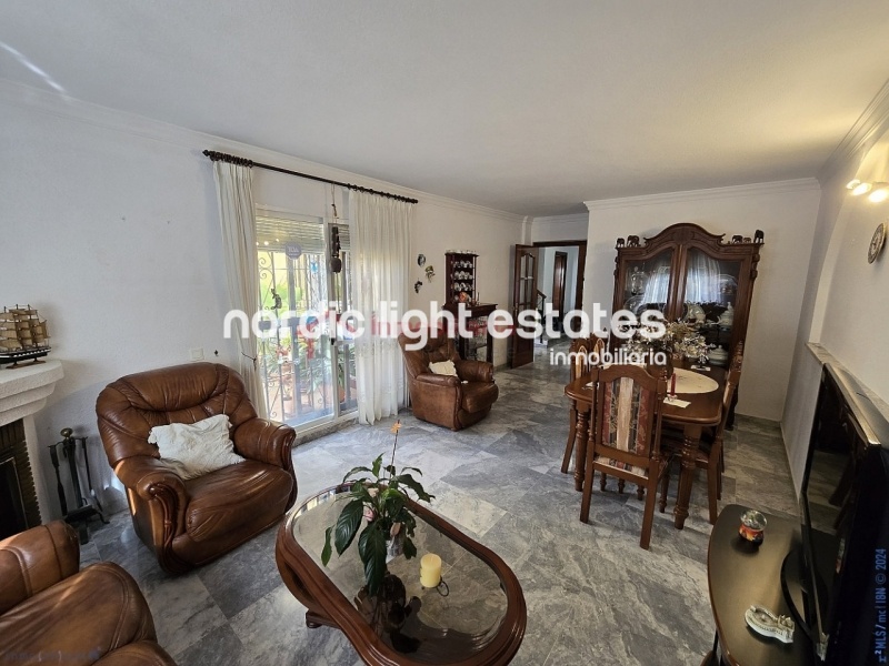 Similar properties Very large house with private garden and garage in Torre del Mar 