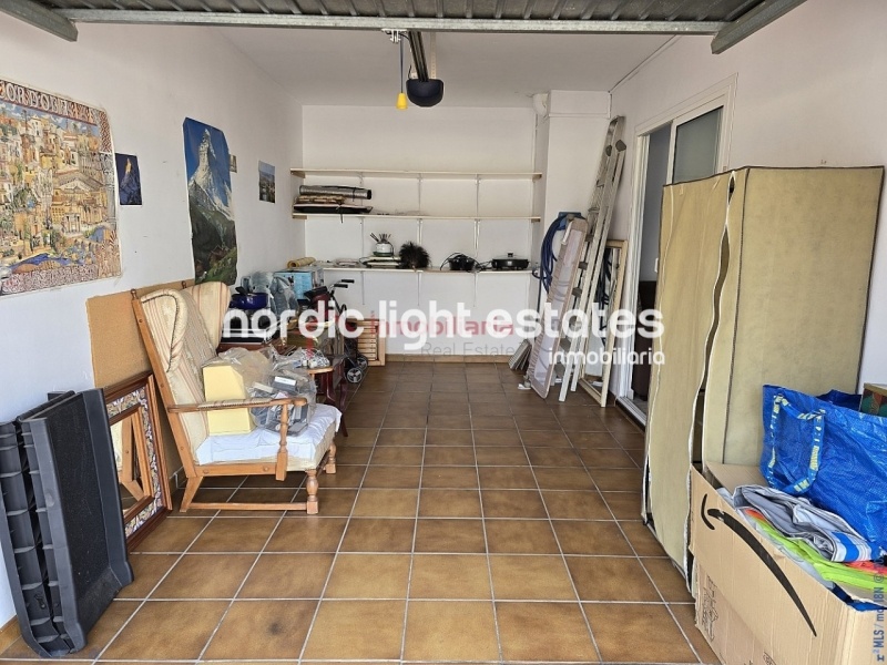 Similar properties Very large house with private garden and garage in Torre del Mar 