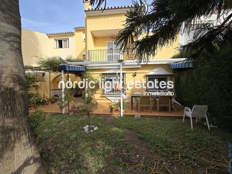 Similar properties Very large house with private garden and garage in Torre del Mar 