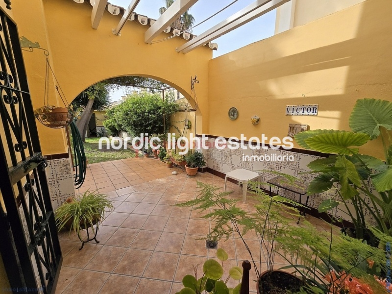 Similar properties Very large house with private garden and garage in Torre del Mar 