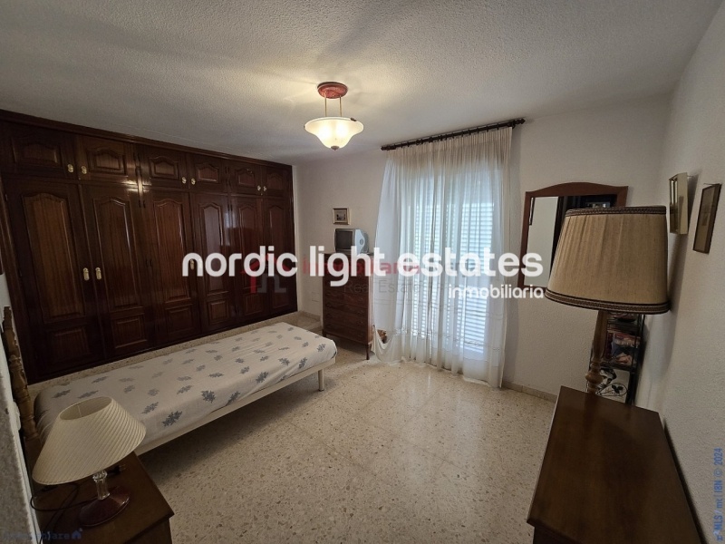 Similar properties Very large house with private garden and garage in Torre del Mar 