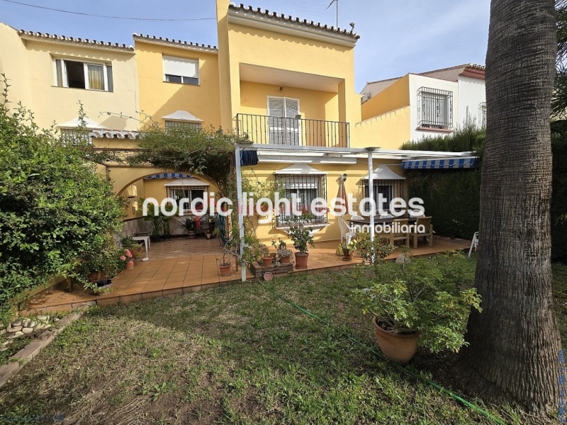 Similar properties Very large house with private garden and garage in Torre del Mar 