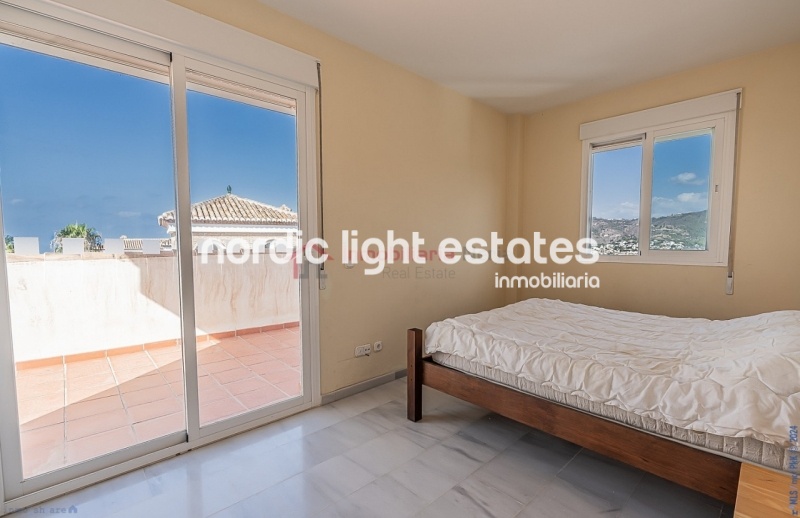 Magnificent villa very close to the beach, 5 beds, 4 baths La Herradura