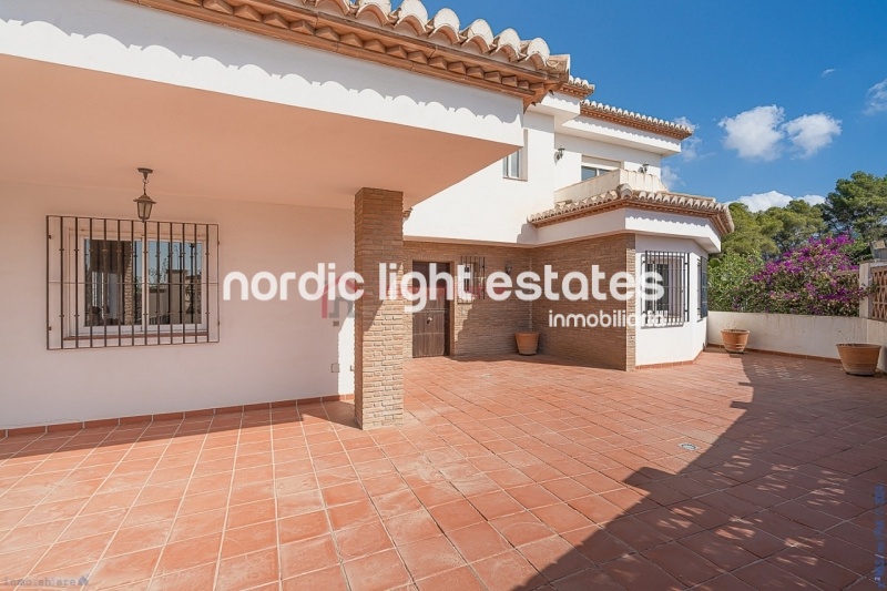 Magnificent villa very close to the beach, 5 beds, 4 baths La Herradura