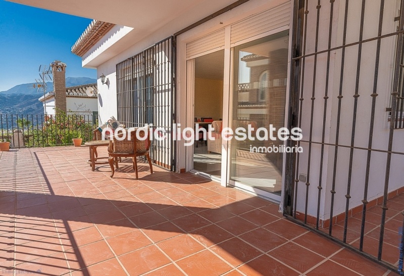 Magnificent villa very close to the beach, 5 beds, 4 baths La Herradura