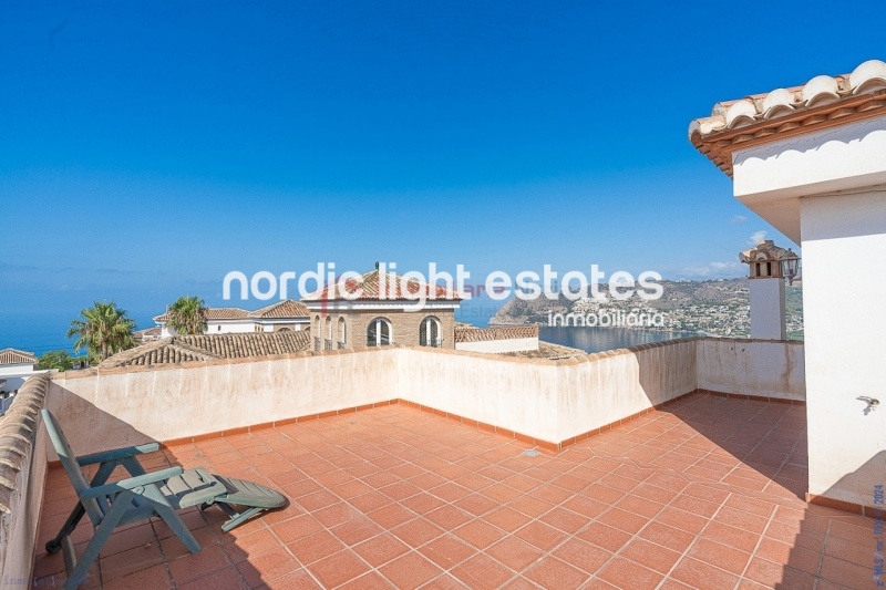 Similar properties Magnificent villa very close to the beach, 5 beds, 4 baths La Herradura