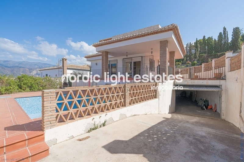 Similar properties Magnificent villa very close to the beach, 5 beds, 4 baths La Herradura