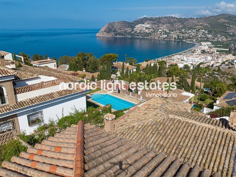 Magnifica villa muy cerca del mar, 5 dormitorios, 4 baños La Herradura