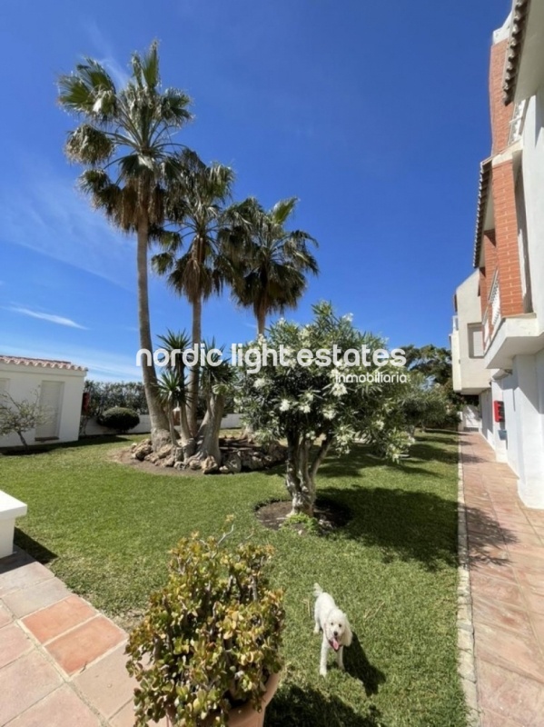 Primera linea de la playa. Casa grande de 4 dormitorios en Benajarafe