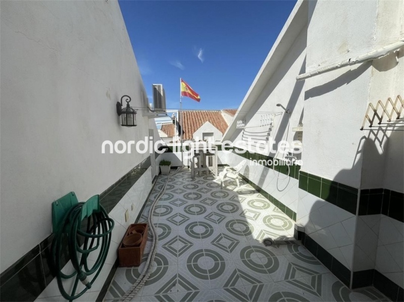 Primera linea de la playa. Casa grande de 4 dormitorios en Benajarafe