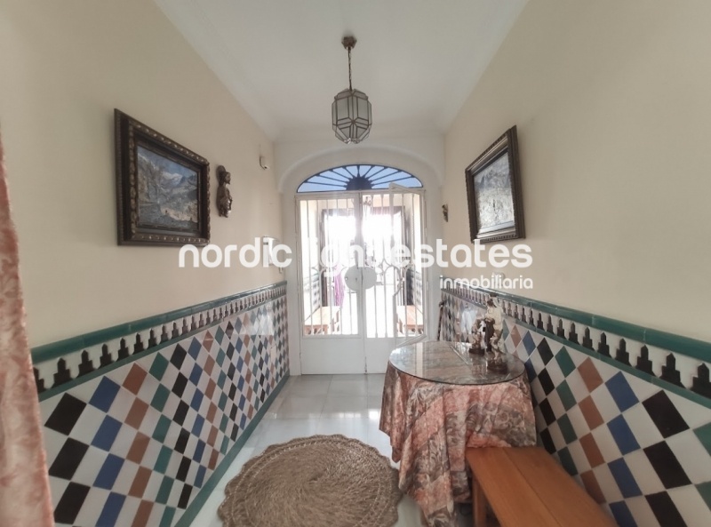 Gran casa en el centro de Nerja. Alto potencial de negocios