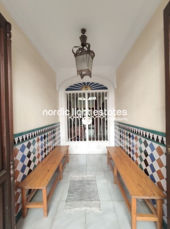 Gran casa en el centro de Nerja. Alto potencial de negocios