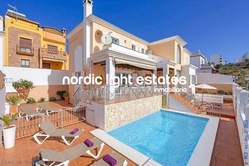 Similar properties Extraordinary villa with 5 bedrooms and 3 bathrooms