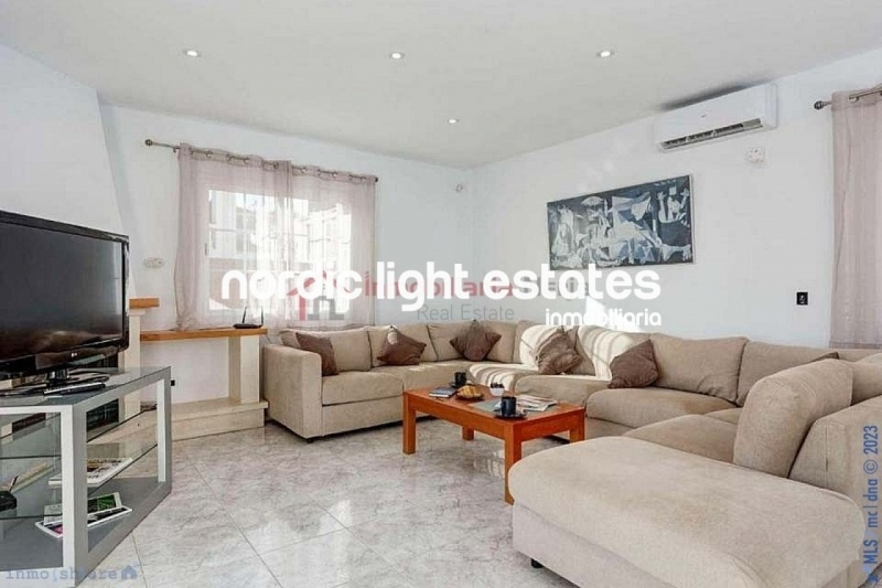 Similar properties Extraordinary villa with 5 bedrooms and 3 bathrooms