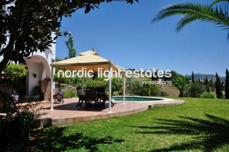 Similar properties Impressive villa with views to the lake La Viñuela / 2 apartments