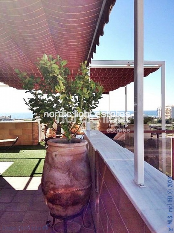 Exclusive penthouse with a terrace of 77 sqm in Torre del Mar