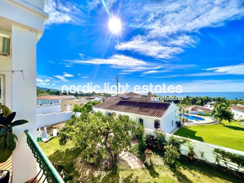 Villa muy espaciosa de 5 dormitorios en Fuente del Badén en Nerja