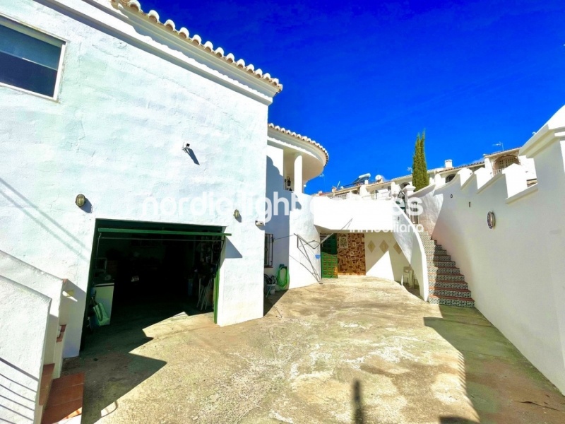 Villa muy espaciosa de 5 dormitorios en Fuente del Badén en Nerja