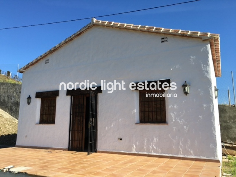 Apero reformado con 100 aguacates y 4.850m2 de terreno en Frigiliana