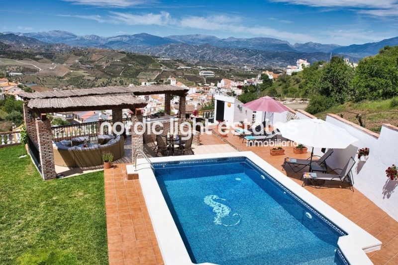 Impressive villa 4 beds, 5 baths + studio in Iznate