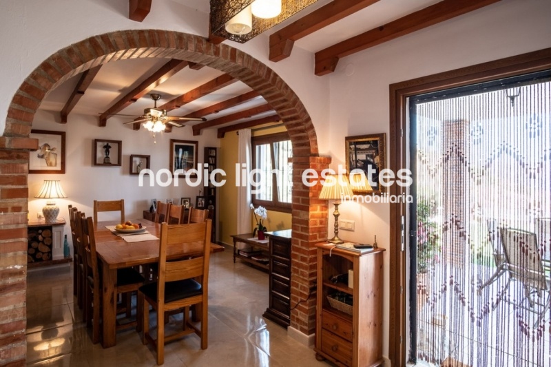 Impressive villa 4 beds, 5 baths + studio in Iznate