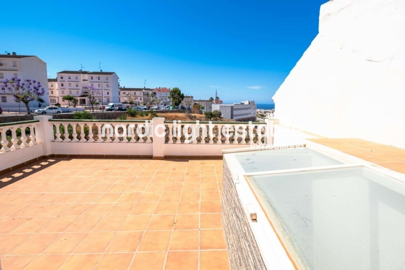 Preciosa casa pareada en la Urbanización Flamingo en Nerja