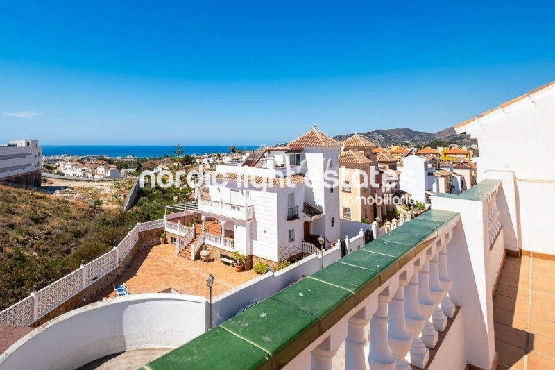 Preciosa casa pareada en la Urbanización Flamingo en Nerja