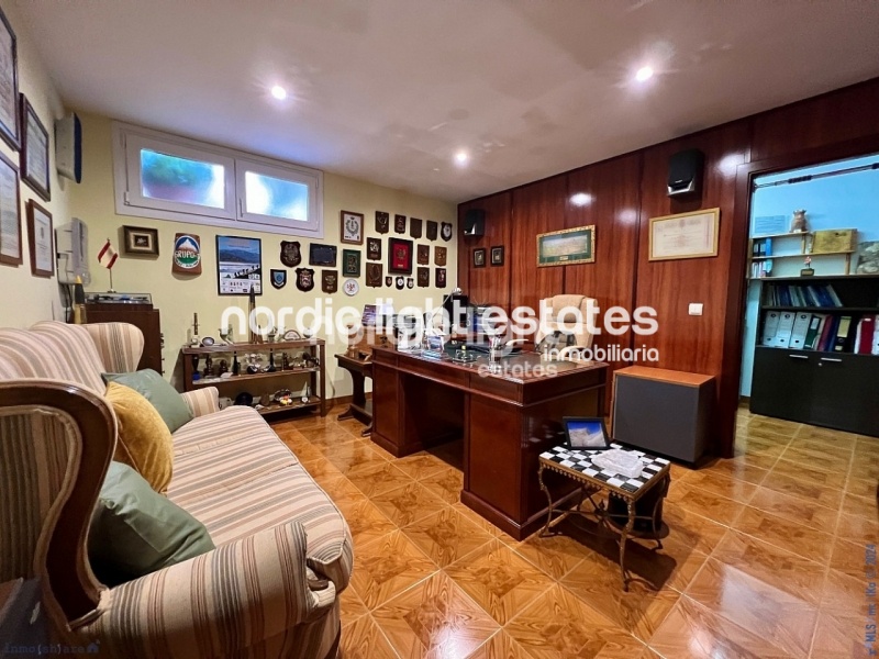 Elegante villa en Torre del Mar, en la prestigiosa urb. El Tomillar