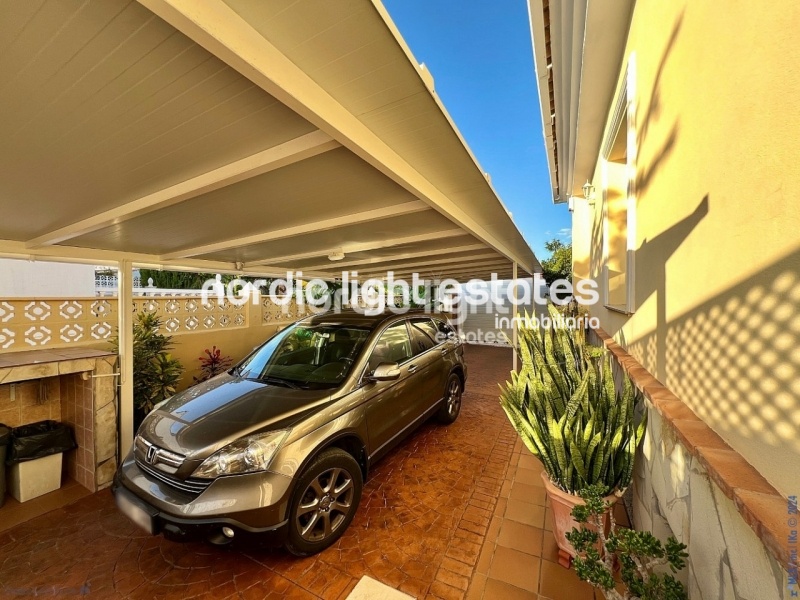 Elegante villa en Torre del Mar, en la prestigiosa urb. El Tomillar